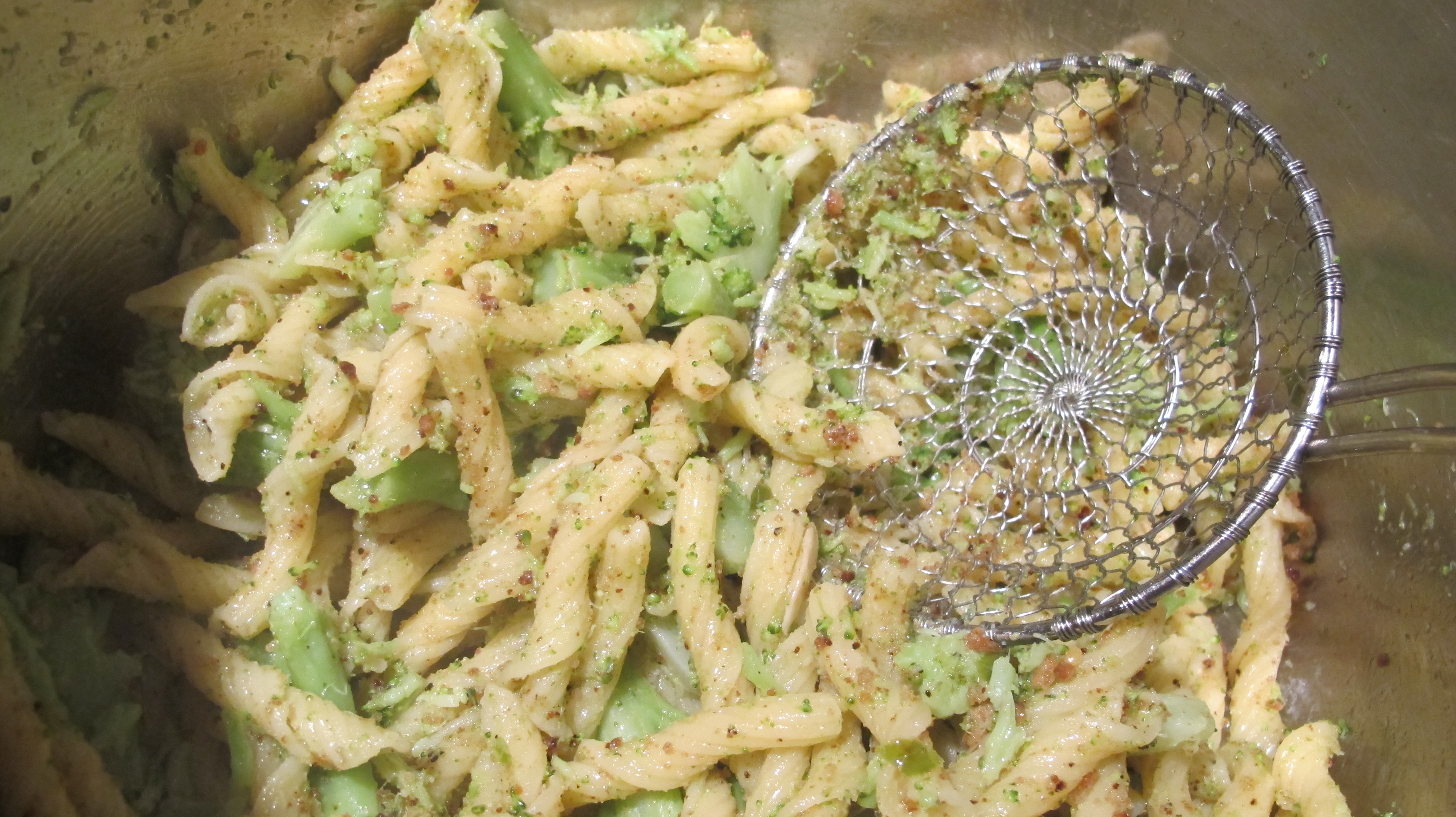 Broccoli and Spicy Bread Crumb Pasta