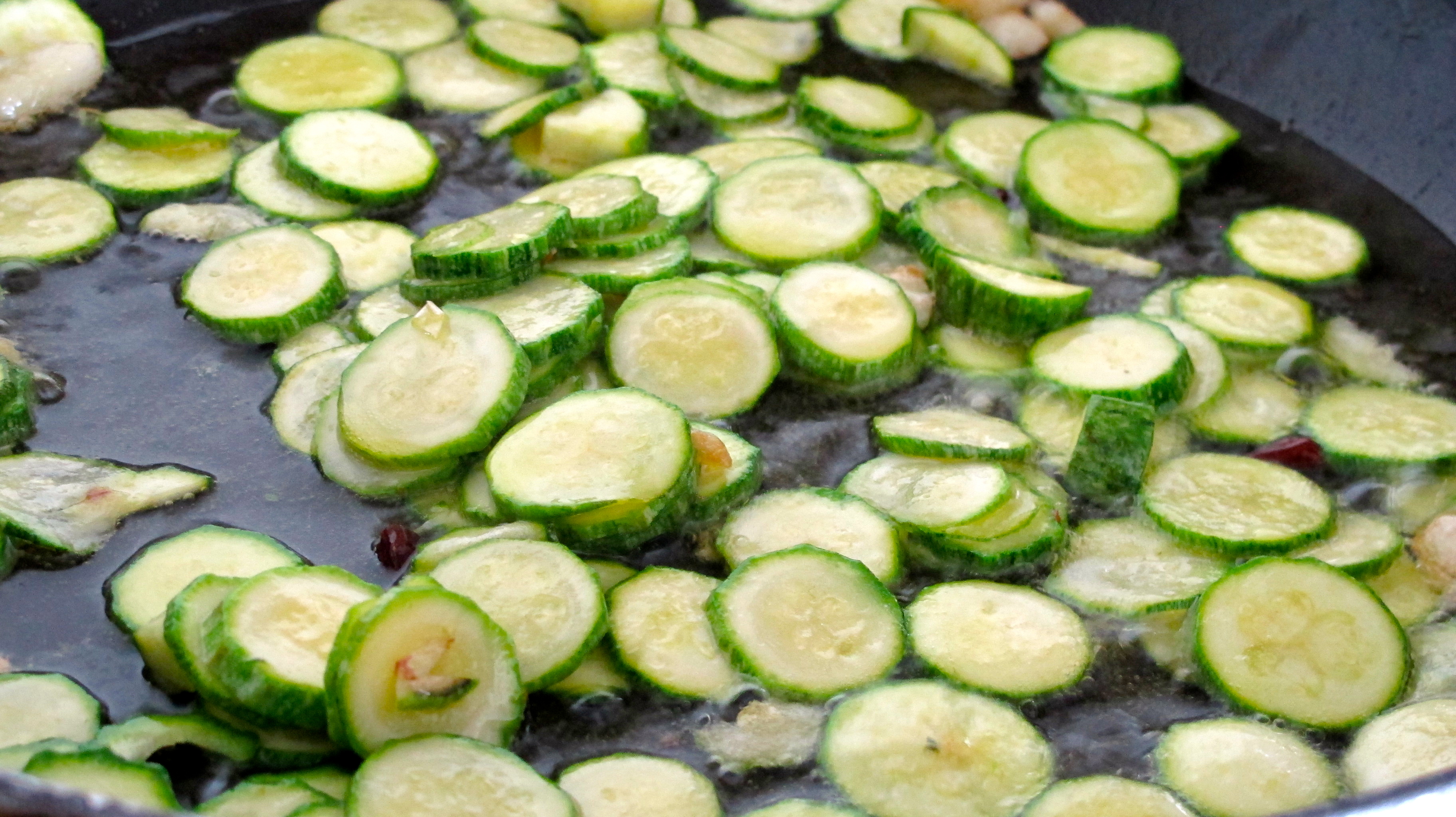 The zucchini are cooked when softened and slightly browned. 