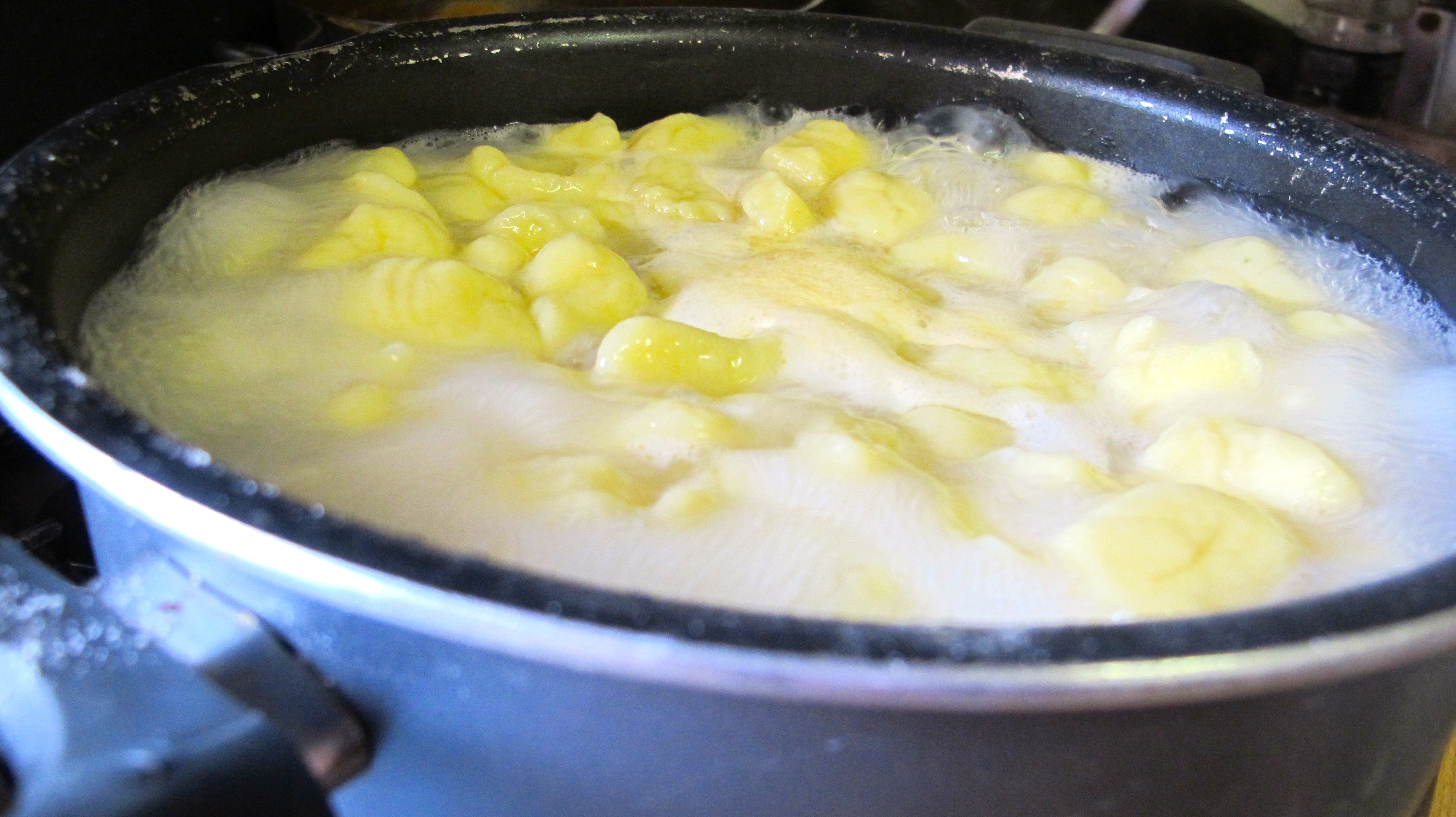 The gnocchi are done when they rise to the surface. 