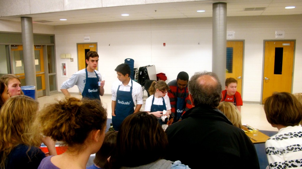A hungry crowd of people gathers around the BenGusto™ chefs. 