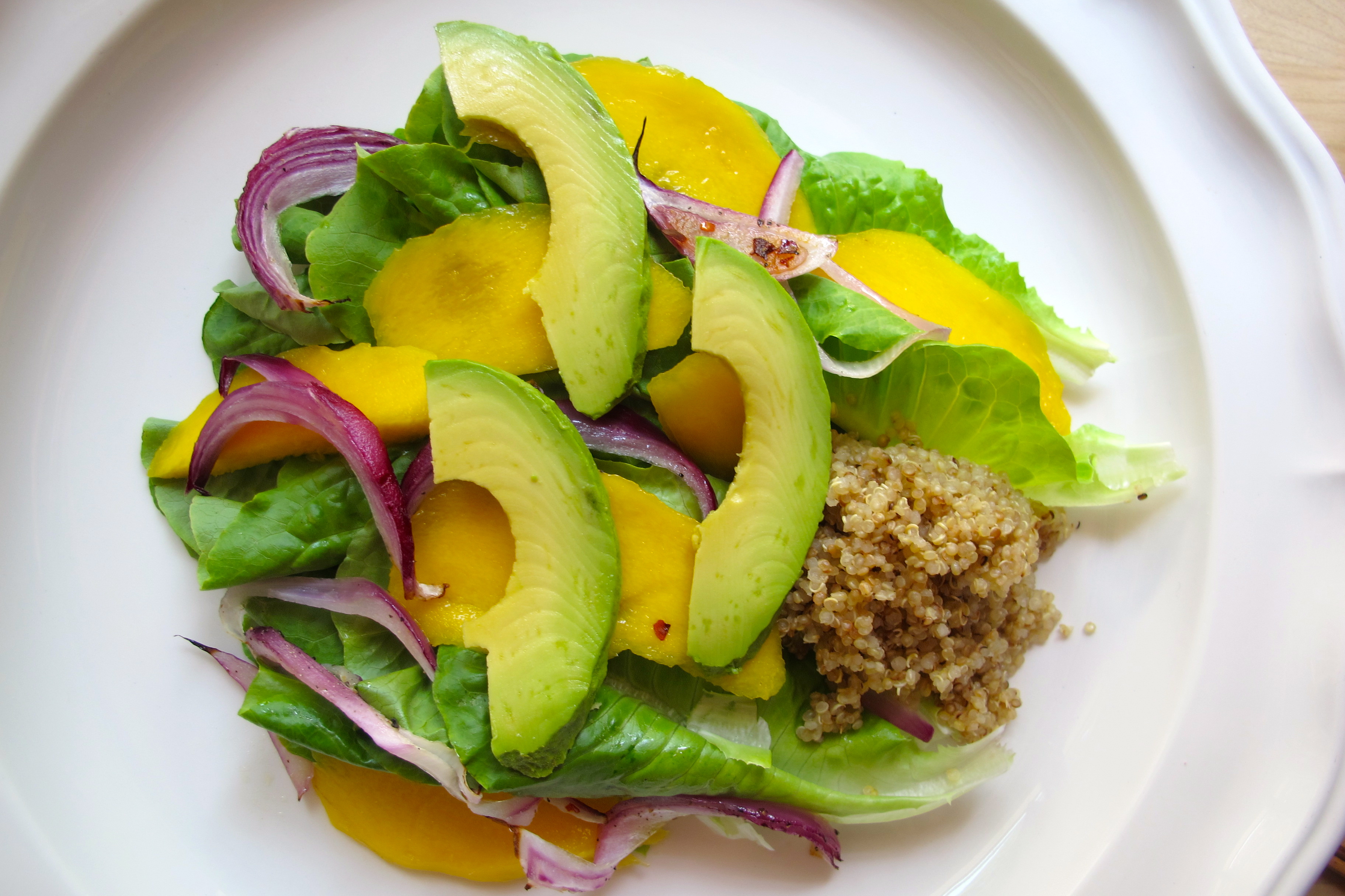 Salad With Mango, Avocado, And Quinoa | BenGusto